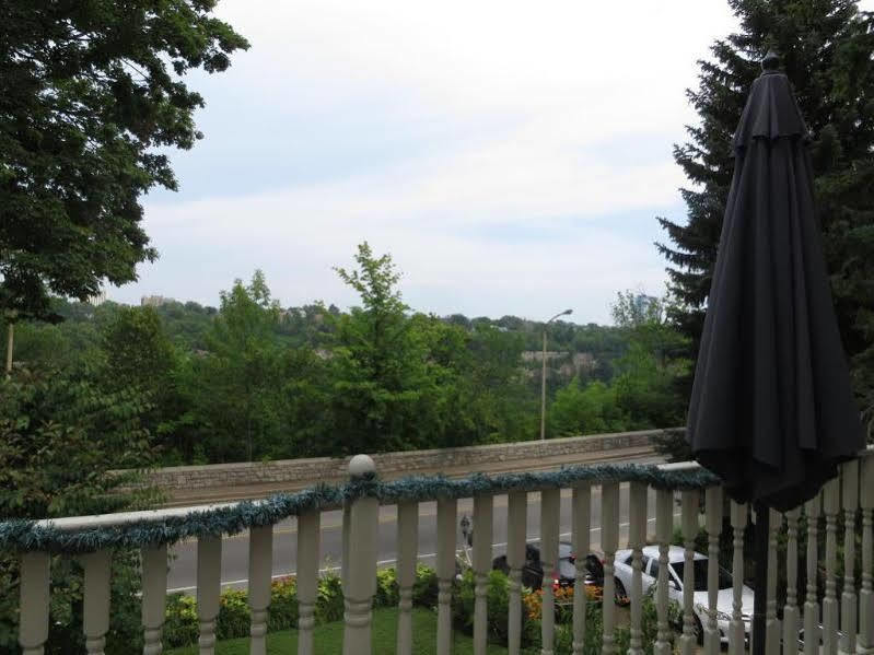 Redwood Bed And Breakfast Ниагара-Фолс Экстерьер фото